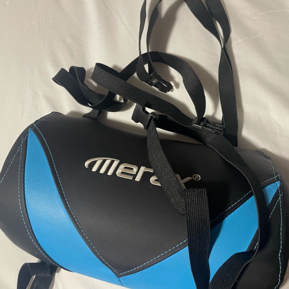 MERAX GAMING CHAIR HEAD REST - Picture 2 of 3